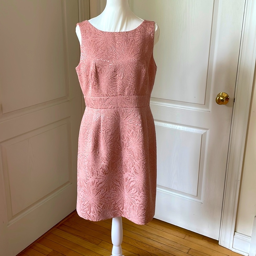 Tahari Arthur S Levine woman sleeveless dress, size 8P, pink color